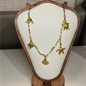 Marina (Gold Necklace with Gold Sea Shells)